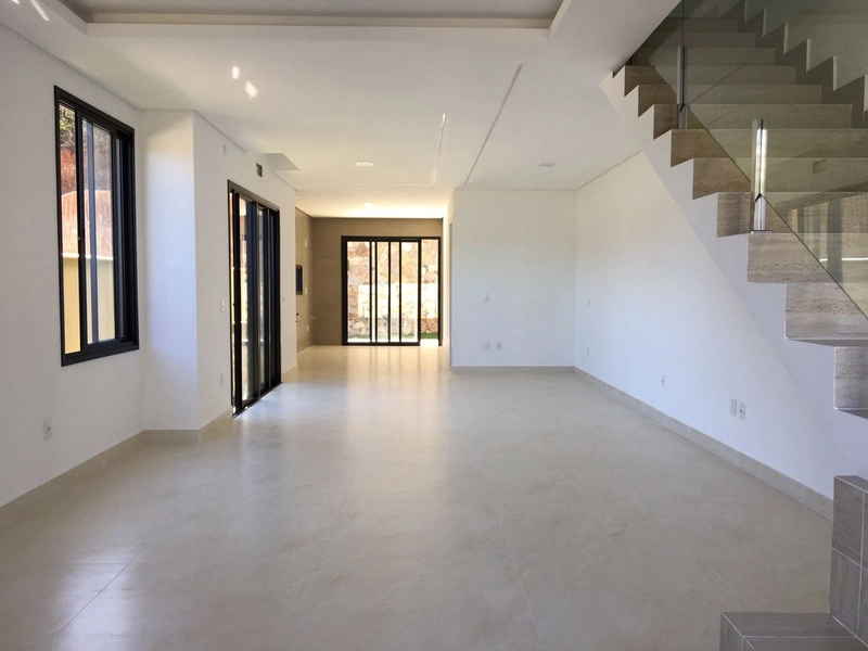 Casa Alto Padrão à Venda no Saco Grande  - 3 suítes: 3ª foto da galeria de imagens do imóvel