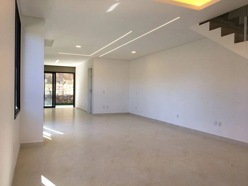 Casa Alto Padrão à Venda no Saco Grande  - 3 suítes: 4ª foto da galeria de imagens do imóvel