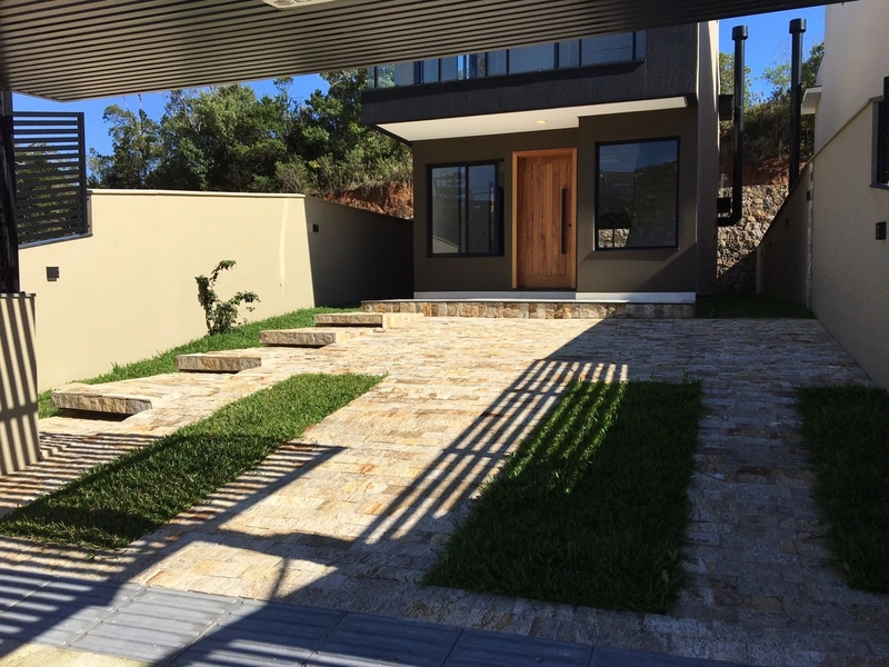 Casa Alto Padrão à Venda no Saco Grande  - 3 suítes: 1ª foto da galeria de imagens do imóvel