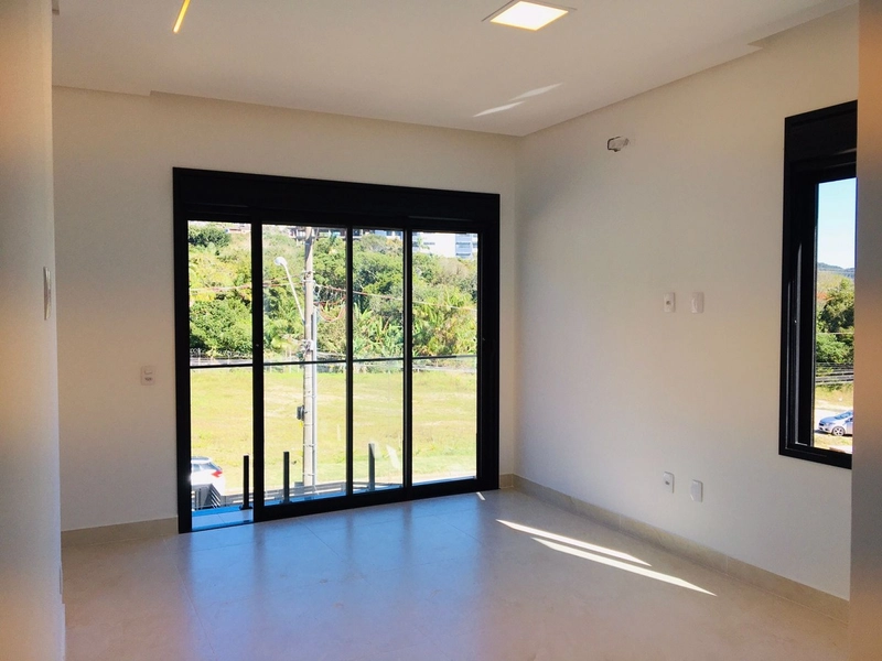 Casa Alto Padrão à Venda no Saco Grande  - 3 suítes: 25ª foto da galeria de imagens do imóvel