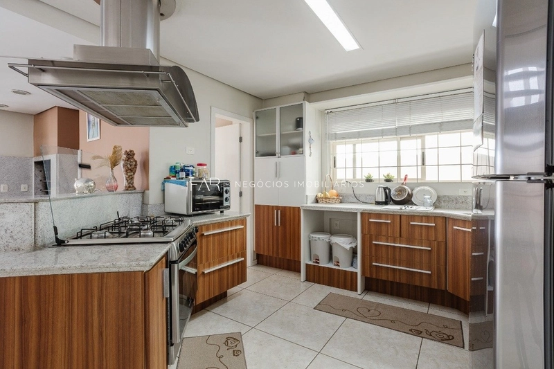 Casa com 5 Quartos | 2 Suítes | 4 Vagas à Venda - Coqueiros, Florianóp: 11ª foto da galeria de imagens do imóvel