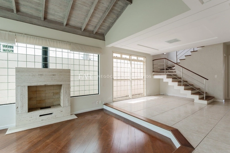 Casa com 5 Quartos | 2 Suítes | 4 Vagas à Venda - Coqueiros, Florianóp: 3ª foto da galeria de imagens do imóvel