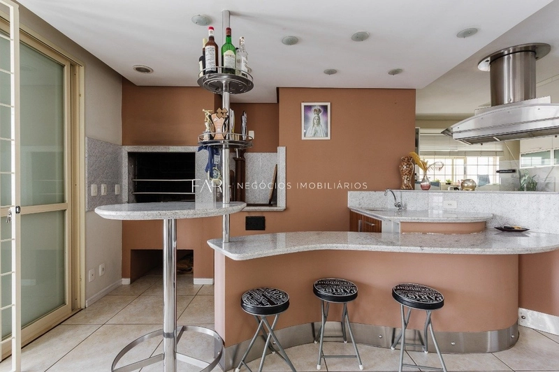 Casa com 5 Quartos | 2 Suítes | 4 Vagas à Venda - Coqueiros, Florianóp: 7ª foto da galeria de imagens do imóvel