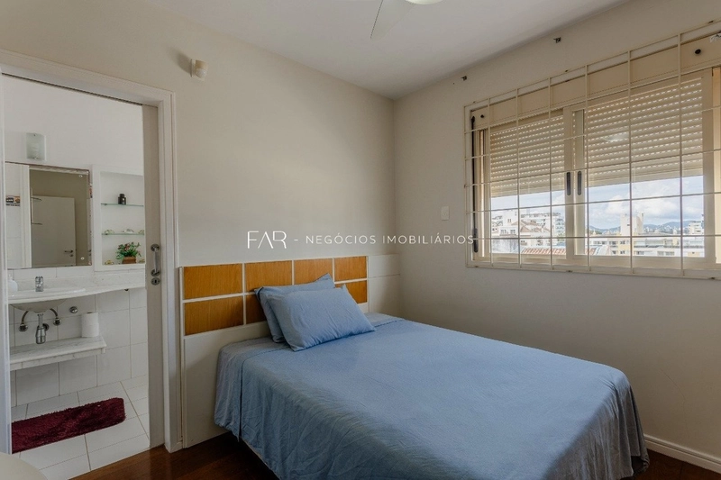 Casa com 5 Quartos | 2 Suítes | 4 Vagas à Venda - Coqueiros, Florianóp: 17ª foto da galeria de imagens do imóvel