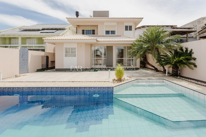 Casa com 5 Quartos | 2 Suítes | 4 Vagas à Venda - Coqueiros, Florianóp: 1ª foto da galeria de imagens do imóvel