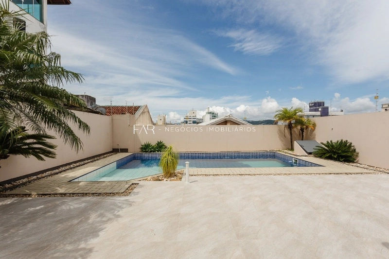 Casa com 5 Quartos | 2 Suítes | 4 Vagas à Venda - Coqueiros, Florianóp: 13ª foto da galeria de imagens do imóvel