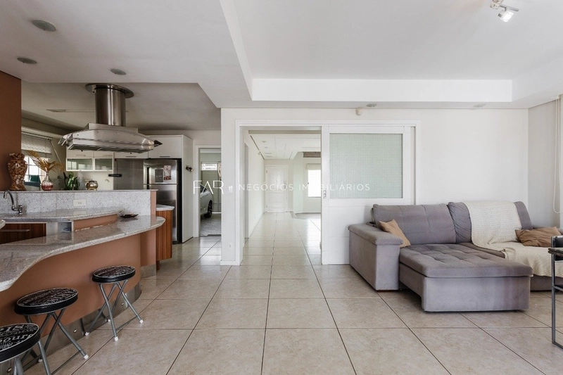 Casa com 5 Quartos | 2 Suítes | 4 Vagas à Venda - Coqueiros, Florianóp: 8ª foto da galeria de imagens do imóvel