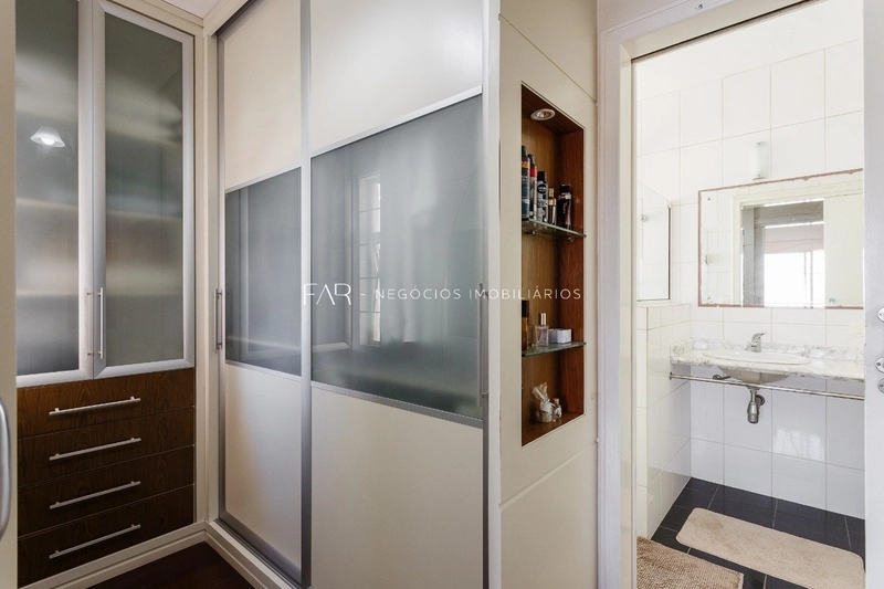 Casa com 5 Quartos | 2 Suítes | 4 Vagas à Venda - Coqueiros, Florianóp: 25ª foto da galeria de imagens do imóvel