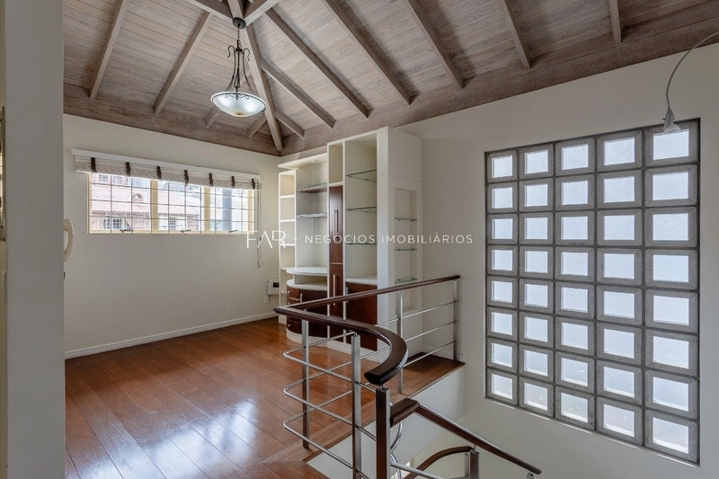 Casa com 5 Quartos | 2 Suítes | 4 Vagas à Venda - Coqueiros, Florianóp: 16ª foto da galeria de imagens do imóvel