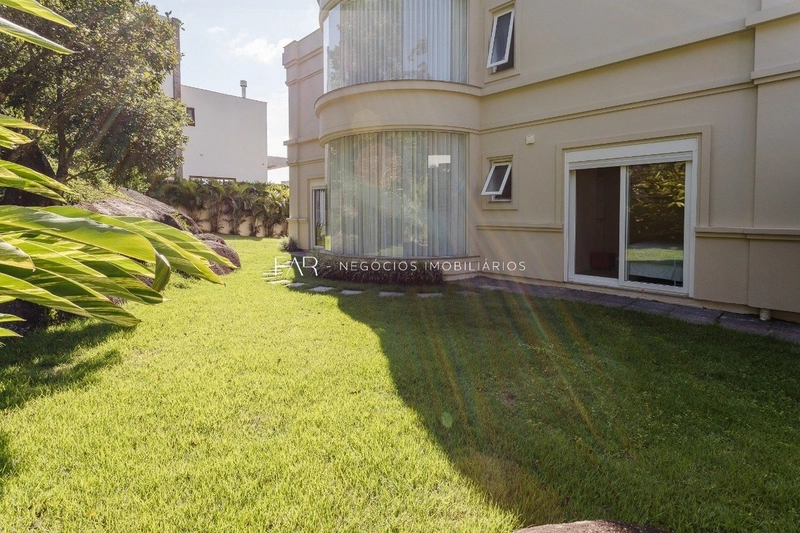 Casa em 4 Suítes em condomínio no Cacupé, Florianópolis: 31ª foto da galeria de imagens do imóvel