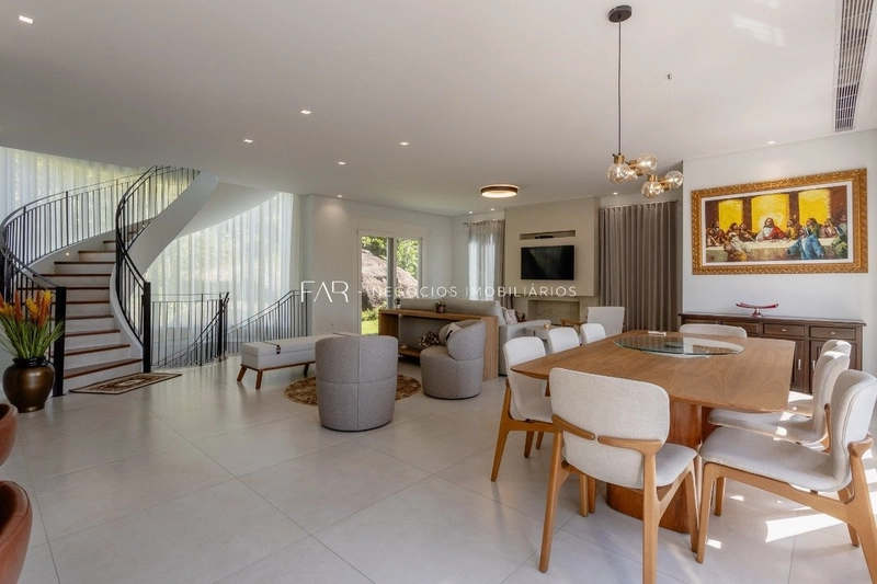 Casa em 4 Suítes em condomínio no Cacupé, Florianópolis: 4ª foto da galeria de imagens do imóvel