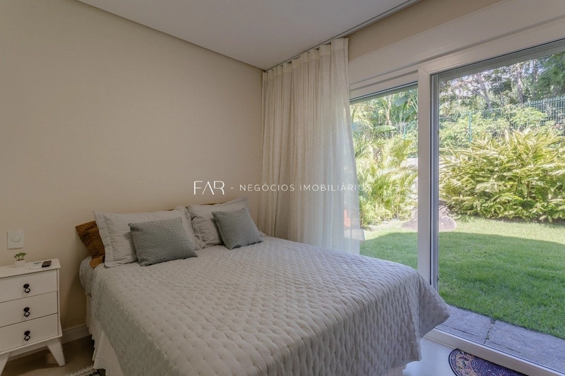 Casa em 4 Suítes em condomínio no Cacupé, Florianópolis: 24ª foto da galeria de imagens do imóvel