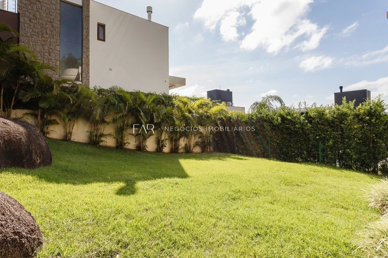 Casa em 4 Suítes em condomínio no Cacupé, Florianópolis: 32ª foto da galeria de imagens do imóvel