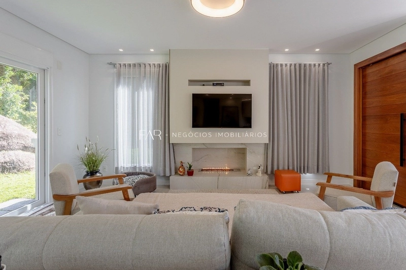 Casa em 4 Suítes em condomínio no Cacupé, Florianópolis: 5ª foto da galeria de imagens do imóvel