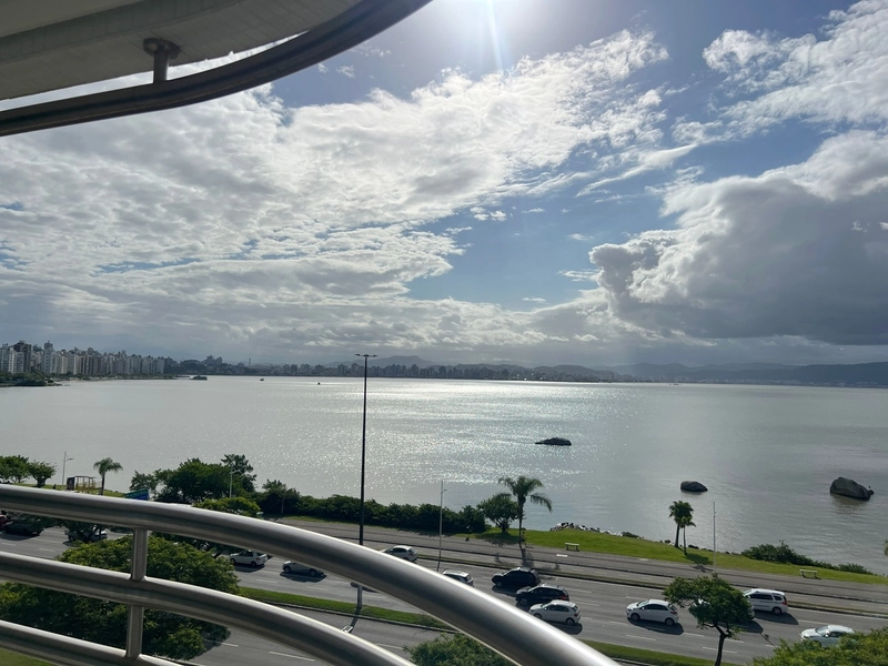 Apartamento totalmente reformado frente Beira Mar - 211 m² privativos: 4ª foto da galeria de imagens do imóvel