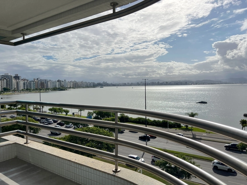 Apartamento totalmente reformado frente Beira Mar - 211 m² privativos: 3ª foto da galeria de imagens do imóvel