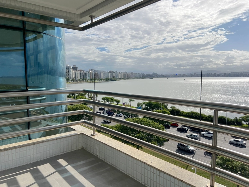Apartamento totalmente reformado frente Beira Mar - 211 m² privativos: 2ª foto da galeria de imagens do imóvel