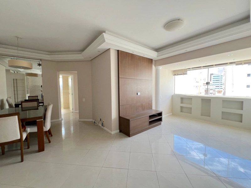 Apartamento com 3 dormitórios em andar alto e excelente posição solar