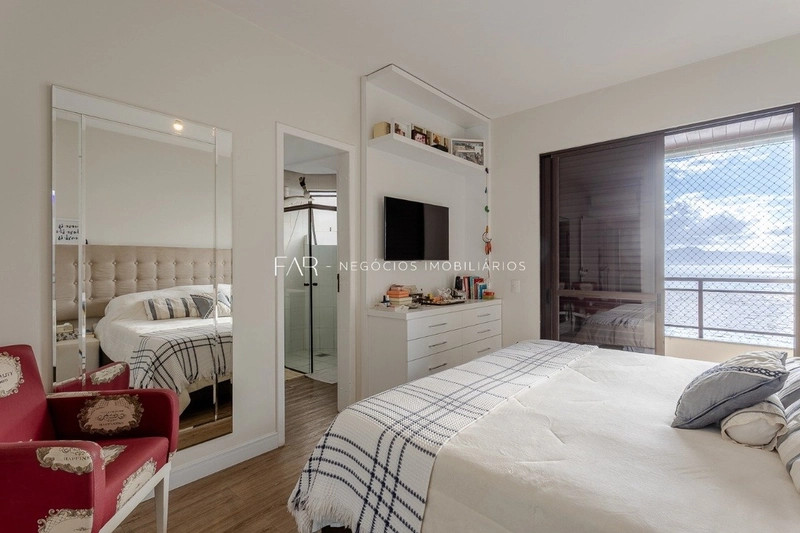 Apartamento com vista Beira Mar - 3 quartos - 133,89 m²