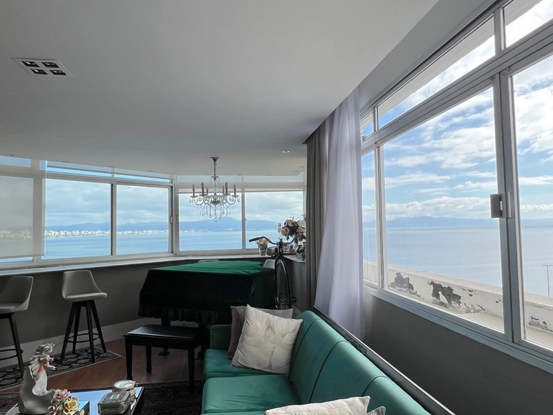 Apartamento com vista Beira Mar - 3 quartos sendo 2 suítes - 225,56 m²