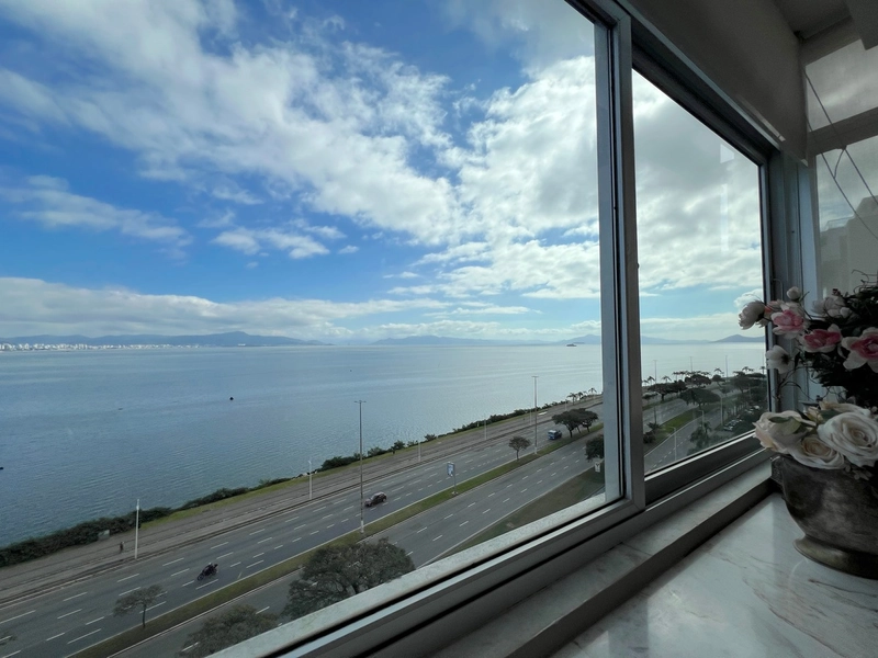 Apartamento com vista Beira Mar - 3 quartos sendo 2 suítes - 225,56 m²: 4ª foto da galeria de imagens do imóvel