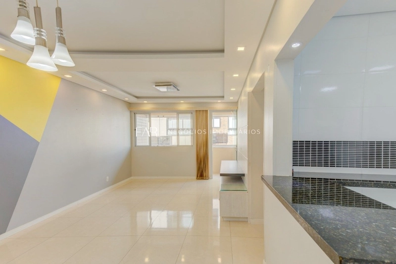 Apartamento á venda com 3 dormitórios, 1 suíte na Carvoeira - 91 m²: 1ª foto da galeria de imagens do imóvel