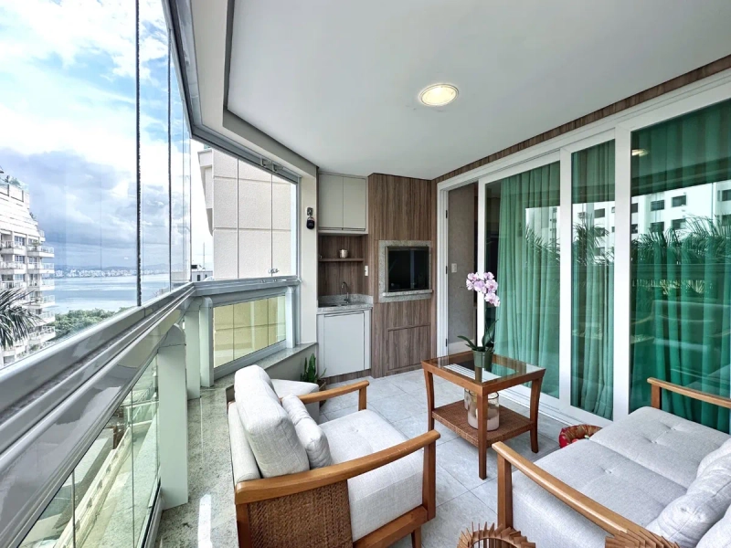 Belíssimo apartamento com vista mar - 3 suítes 211,21 m²