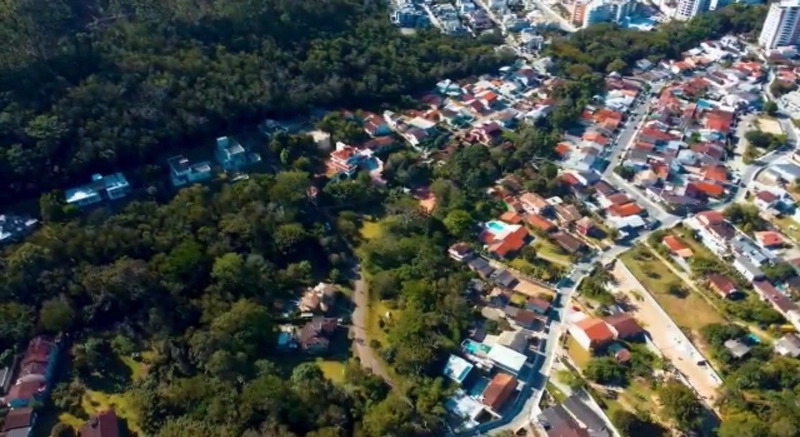 Um terreno raro para construir a casa dos seus sonhos!: 2ª foto da galeria de imagens do imóvel
