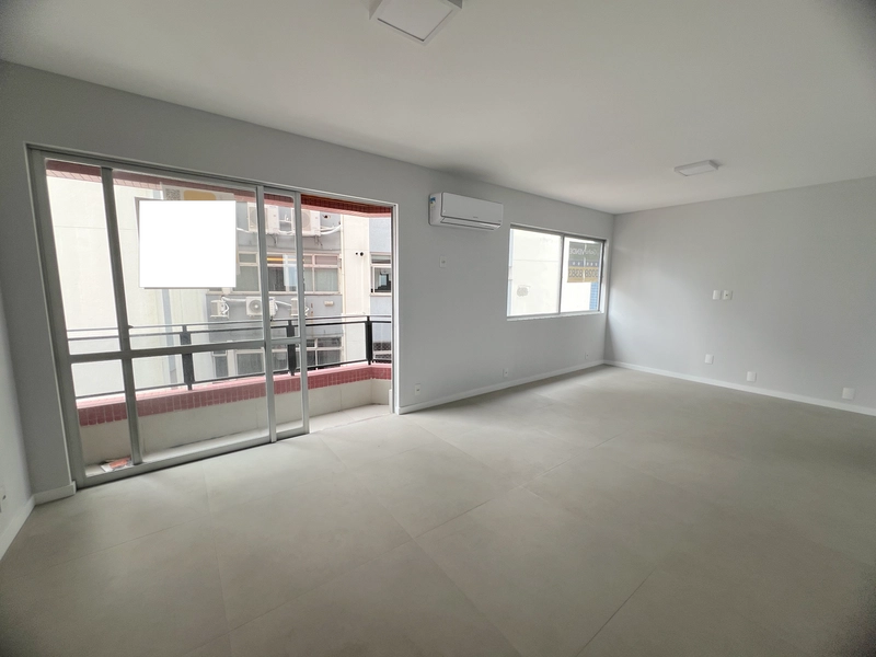 Belíssimo apartamento reformado em frente à Praça Benjamin Constant: 1ª foto da galeria de imagens do imóvel