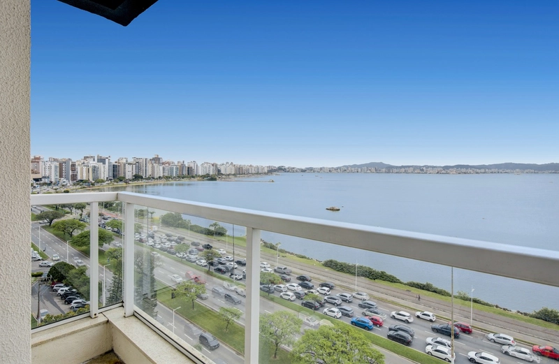 Apartamento Vista Mar - 4 dormitórios, 1 suíte, 2 vagas de garagem: 1ª foto da galeria de imagens do imóvel