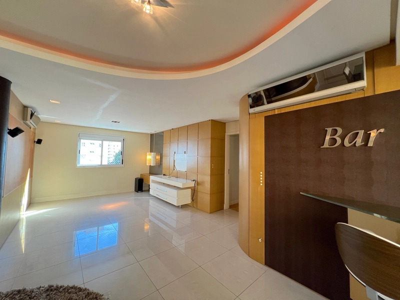Apartamento ao lado do colégio Catarinense, com 3 suítes - 2 vagas: 1ª foto da galeria de imagens do imóvel
