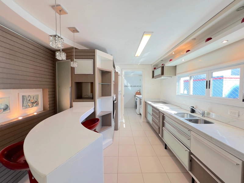 Apartamento ao lado do colégio Catarinense, com 3 suítes - 2 vagas: 13ª foto da galeria de imagens do imóvel