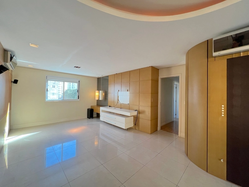 Apartamento ao lado do colégio Catarinense, com 3 suítes - 2 vagas: 3ª foto da galeria de imagens do imóvel