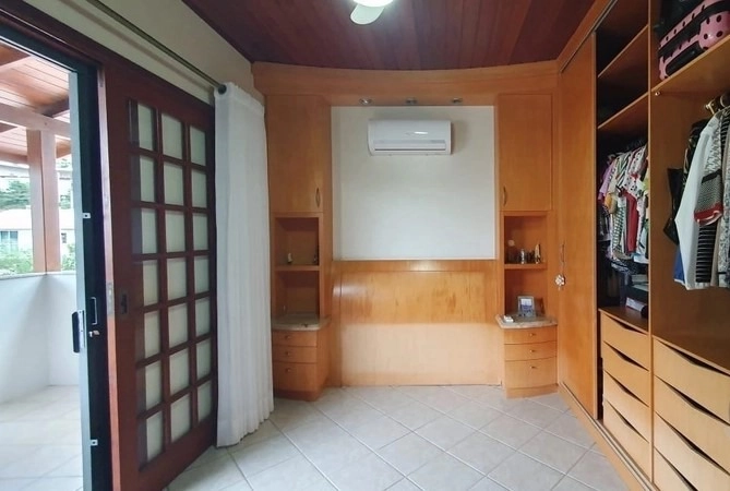 Casa Residencial na Agronômica em Florianópolis com 04 quartos: 6ª foto da galeria de imagens do imóvel