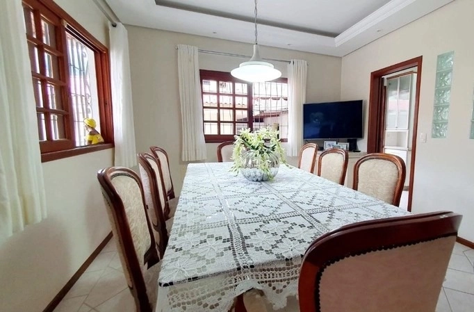 Casa Residencial na Agronômica em Florianópolis com 04 quartos: 7ª foto da galeria de imagens do imóvel