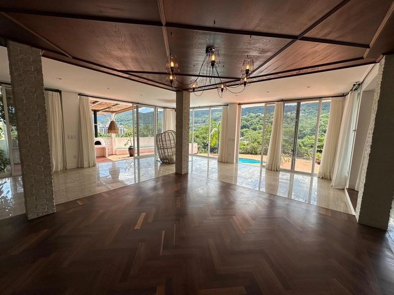 Belíssima Mansão no Corrego Grande com 909m2 privativo: 12ª foto da galeria de imagens do imóvel