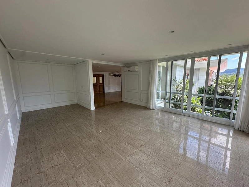Belíssima Mansão no Corrego Grande com 909m2 privativo: 8ª foto da galeria de imagens do imóvel