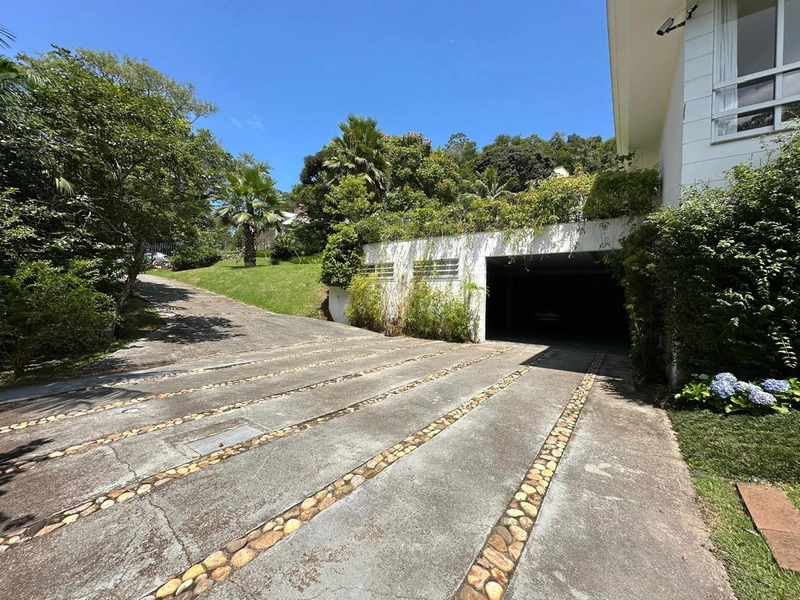 Belíssima Mansão no Corrego Grande com 909m2 privativo: 4ª foto da galeria de imagens do imóvel