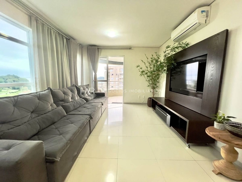 Apartamento na Agronômica, 3 quartos, sendo 1 suíte e 2 demi-suítes.