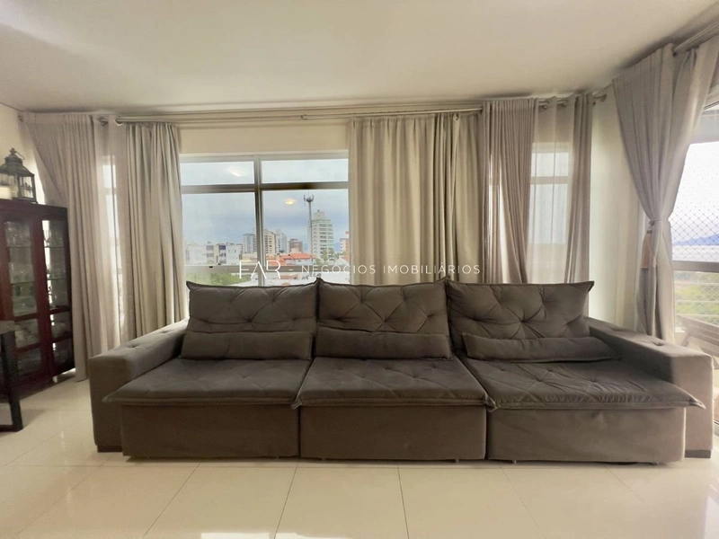 Apartamento na Agronômica, 3 quartos, sendo 1 suíte e 2 demi-suítes.: 3ª foto da galeria de imagens do imóvel