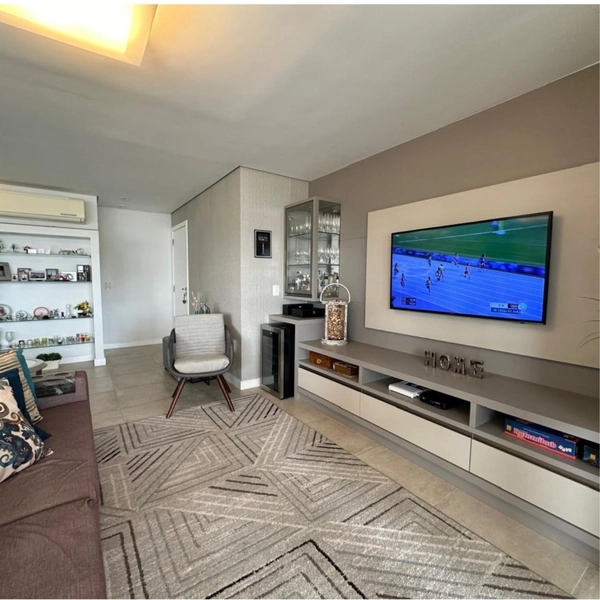 Apartamento a venda no Centro de Florianópolis - 03 quartos - 170m2: 3ª foto da galeria de imagens do imóvel