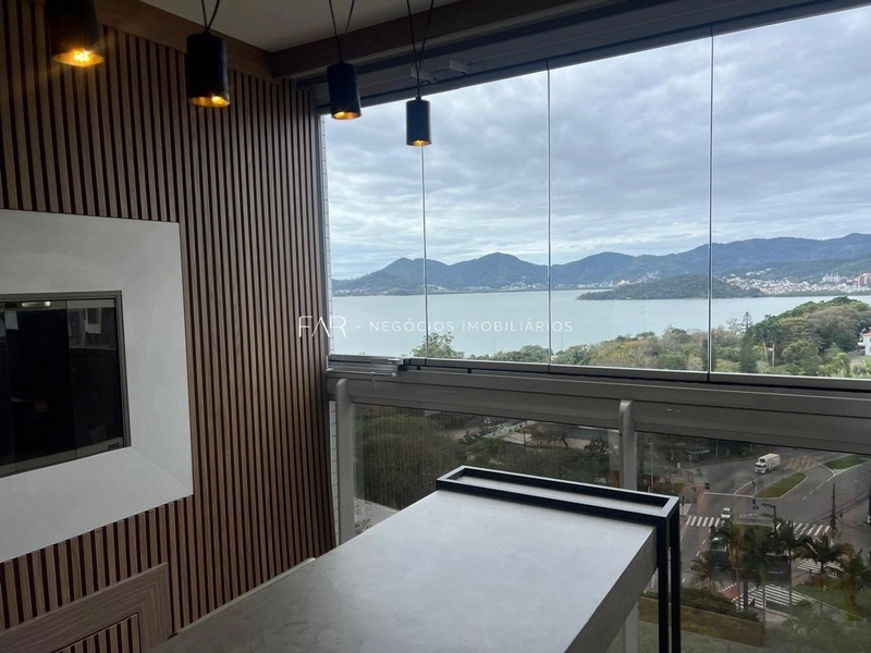 Apartamento no bairro Agronômica.