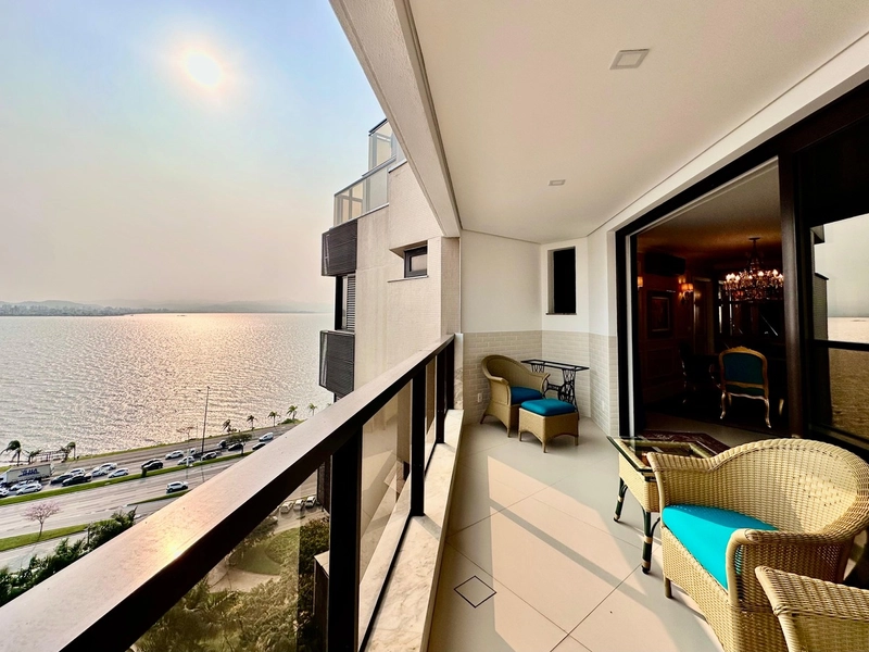 Belíssima Cobertura a venda na Agronômica - 479 m²