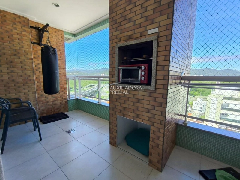Amplo Apartamento na Trindade com 3 dormitórios em Condomínio Clube: 3ª foto da galeria de imagens do imóvel