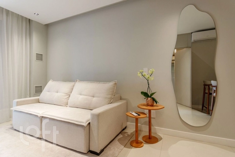 Apartamento a venda no centro 01 dormitório 60m² mobiliado com sacada: 2ª foto da galeria de imagens do imóvel