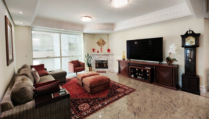 Luxuoso e amplo apartamento de 336m² com 4 Suítes | Semimobiliado | 4: 8ª foto da galeria de imagens do imóvel