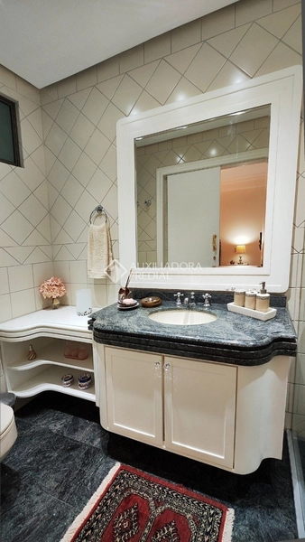Luxuoso e amplo apartamento de 336m² com 4 Suítes | Semimobiliado | 4: 25ª foto da galeria de imagens do imóvel
