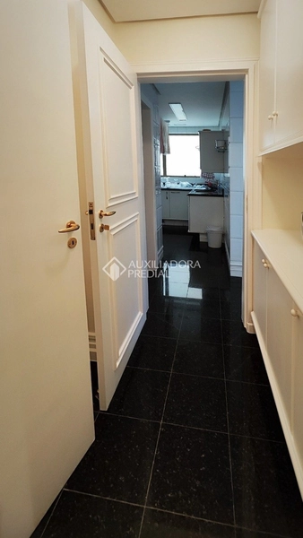 Luxuoso e amplo apartamento de 336m² com 4 Suítes | Semimobiliado | 4: 14ª foto da galeria de imagens do imóvel