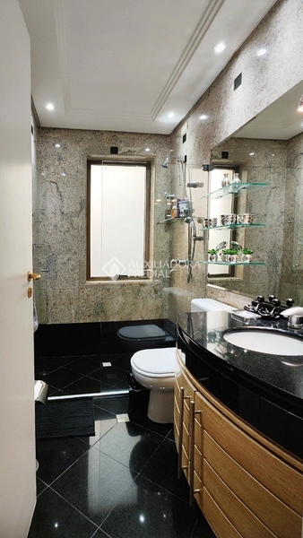 Luxuoso e amplo apartamento de 336m² com 4 Suítes | Semimobiliado | 4: 18ª foto da galeria de imagens do imóvel