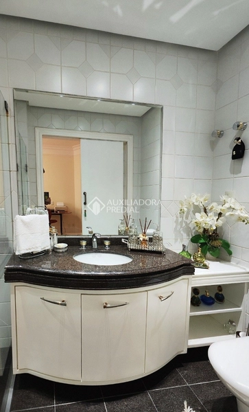Luxuoso e amplo apartamento de 336m² com 4 Suítes | Semimobiliado | 4: 28ª foto da galeria de imagens do imóvel